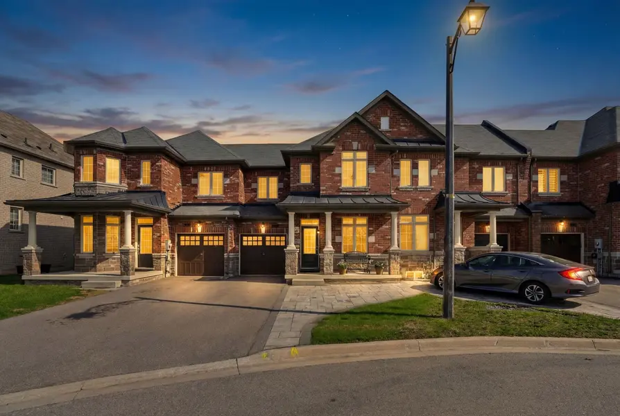 347 Luck CT, Newmarket, ON L3X 0J5