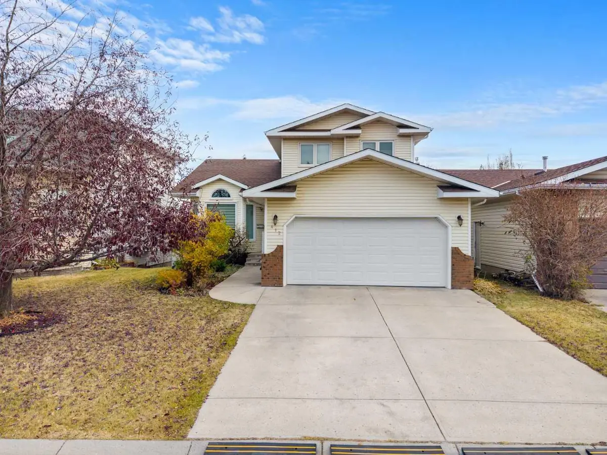 412 Hawkland PL NW, Calgary, AB T3G 3R6
