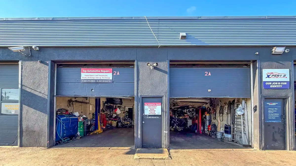 12 Lepage CT #2A, Toronto W05, ON M3J 1Z9