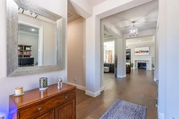 1806 Birds Fort Trail, Arlington, TX 76005