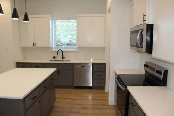 1628 E Davis Avenue, Fort Worth, TX 76104