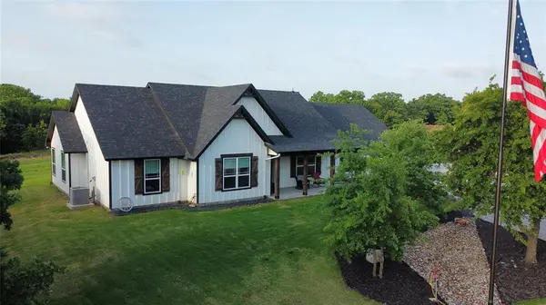 165 Rolling Bend Road, Alvord, TX 76225