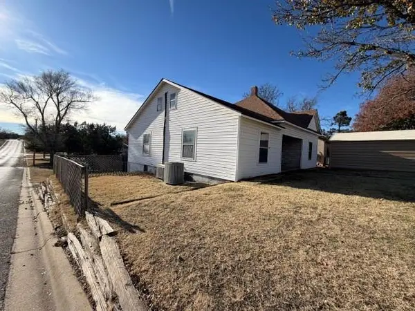 822 Santa Fe Avenue, Canadian, TX 79014