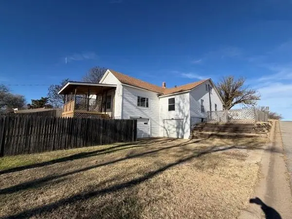 822 Santa Fe Avenue, Canadian, TX 79014