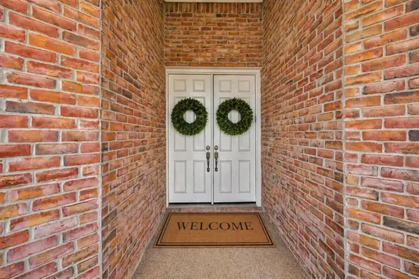 2400 Peach Blossom Court, Bedford, TX 76021