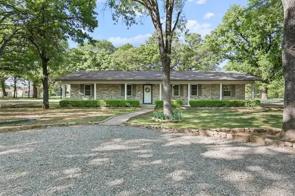 2415 N Shore Drive, Bonham, TX 75418