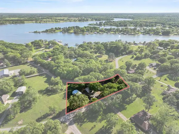 2415 N Shore Drive, Bonham, TX 75418