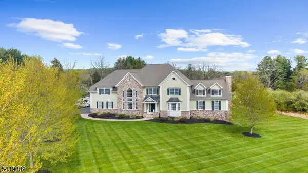 4 Steinbeck Ct, Alexandria Twp., NJ 08848