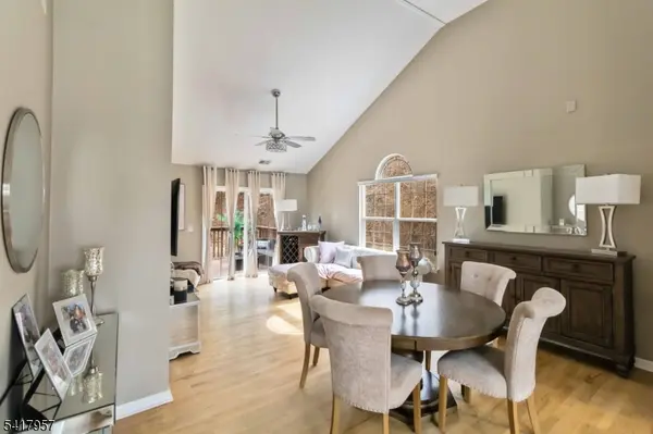 32 Oak Point Dr, Hamburg Boro, NJ 07419