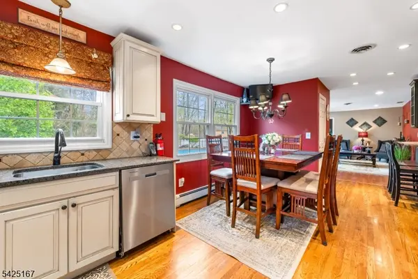 6 Beechnut Dr, Washington Twp., NJ 07853