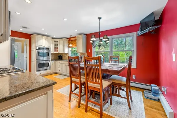 6 Beechnut Dr, Washington Twp., NJ 07853