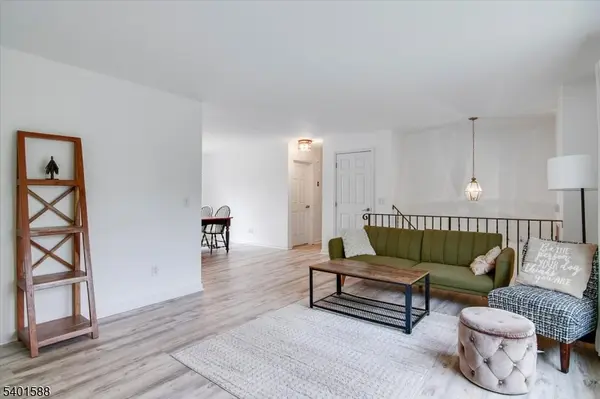 2 Oak St, Newton Town, NJ 07860