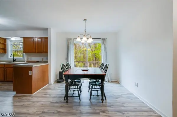 2 Oak St, Newton Town, NJ 07860