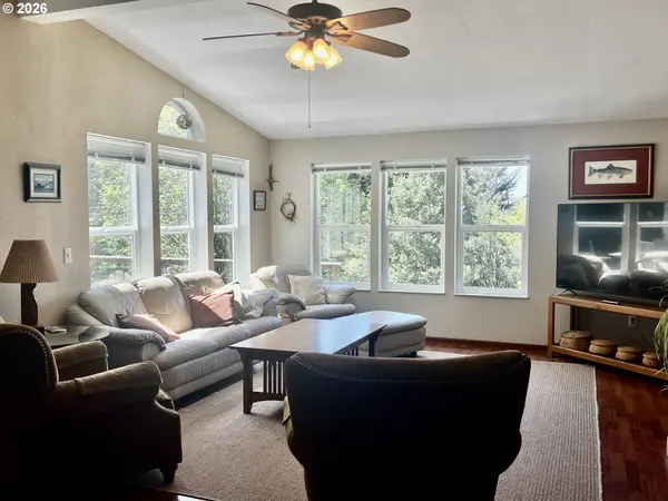 33910 MILLER LN, Gold Beach, OR 97444