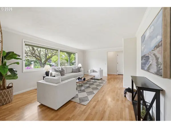 394 CHERRY DR, Eugene, OR 97401