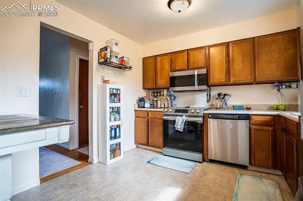 1326 Delaware DR, Colorado Springs, CO 80909