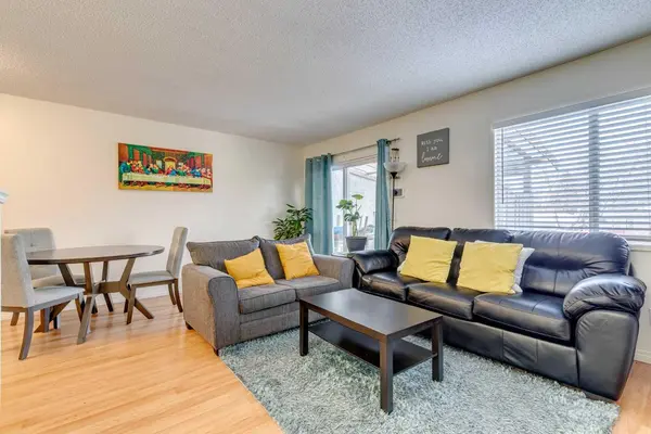 217 Aboyne PL NE, Calgary, AB T2A 5Z2