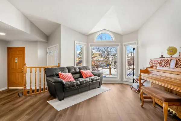 412 Hawkland PL NW, Calgary, AB T3G 3R6