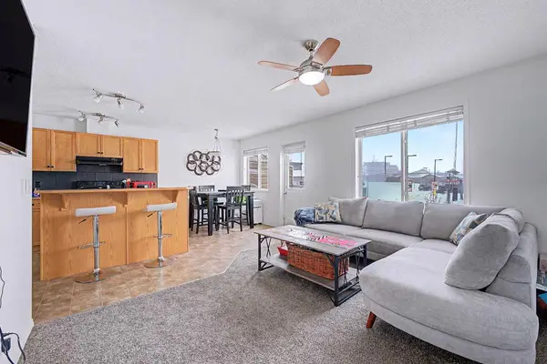 800 Yankee Valley BLVD SE #102, Airdrie, AB T4A 2L1