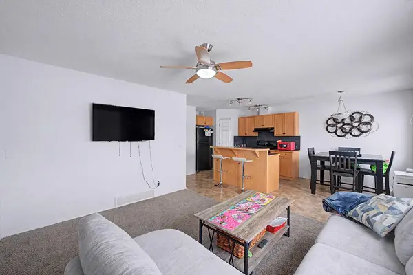 800 Yankee Valley BLVD SE #102, Airdrie, AB T4A 2L1