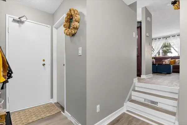 256 Callingwood PL NW, Edmonton, AB T5T 2C6