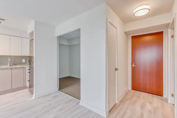 120 Varna DR #1006, Toronto C04, ON M6A 0B3