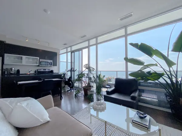 90 Stadium RD #825, Toronto C01, ON M5V 3W5