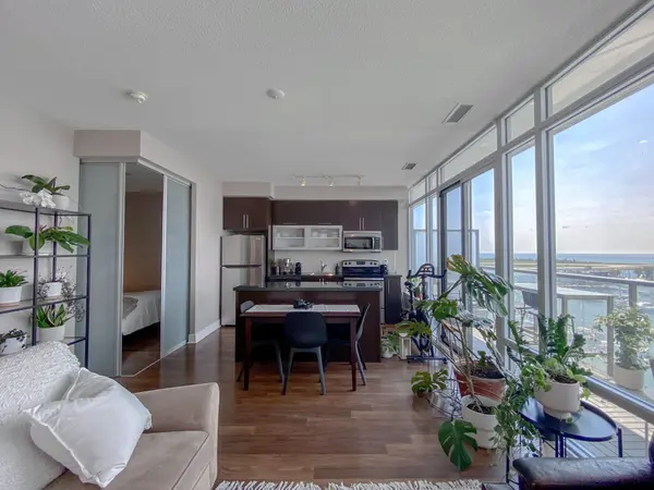 90 Stadium RD #825, Toronto C01, ON M5V 3W5