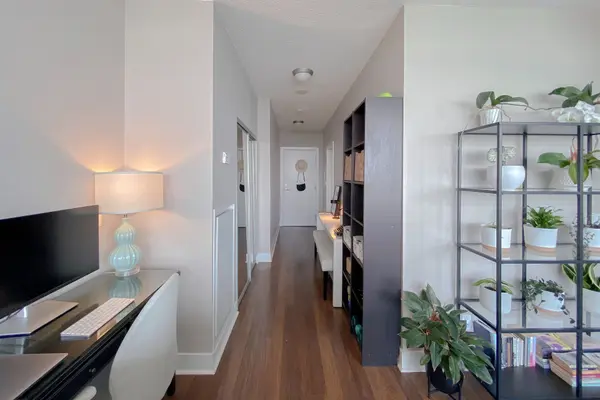 90 Stadium RD #825, Toronto C01, ON M5V 3W5