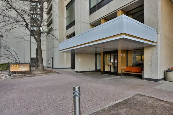 33 Harbour SQ #2815, Toronto C01, ON M5J 2G2