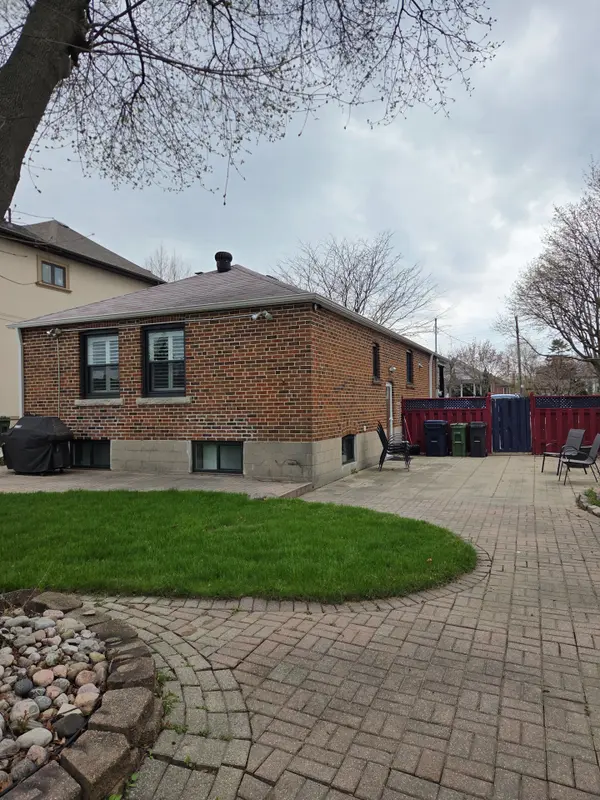 33 Alice CRES, Toronto E04, ON M1R 4N6