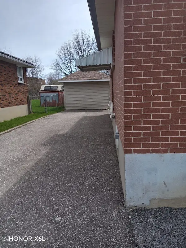 631 Crerar AVE, Oshawa, ON L1H 2W7