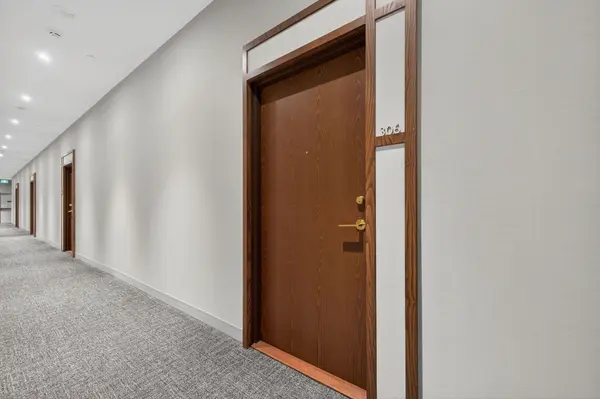 1000 Portage Pkwy #306, Vaughan, ON L4K 0L1