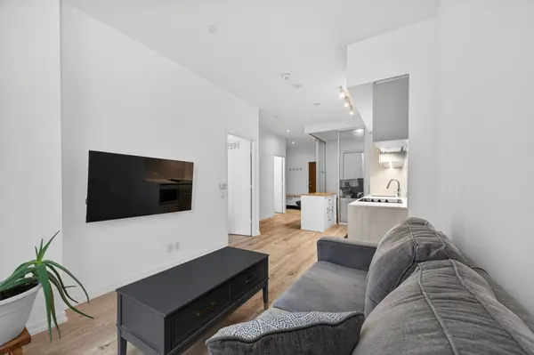 1000 Portage Pkwy #306, Vaughan, ON L4K 0L1