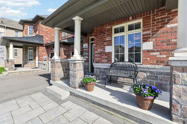 347 Luck CT, Newmarket, ON L3X 0J5