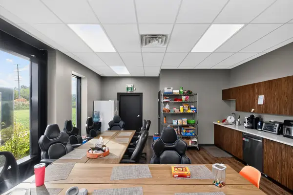 10 Lockhart RD, Barrie, ON L4N 9G8