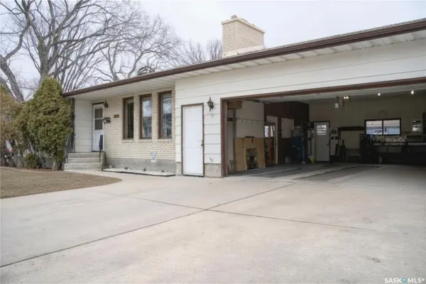 802 7th STREET E, Saskatoon, SK S7H 0Y4