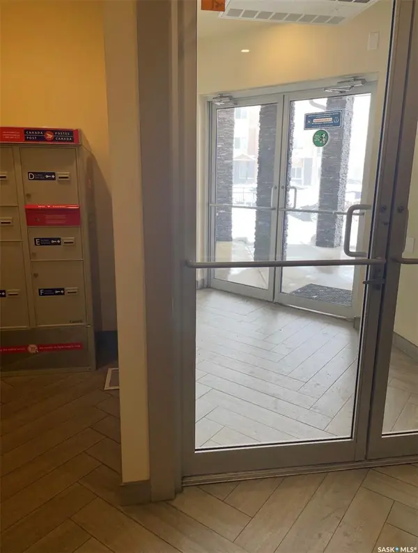 142 Pawlychenko LANE #126, Saskatoon, SK S7V 0N7