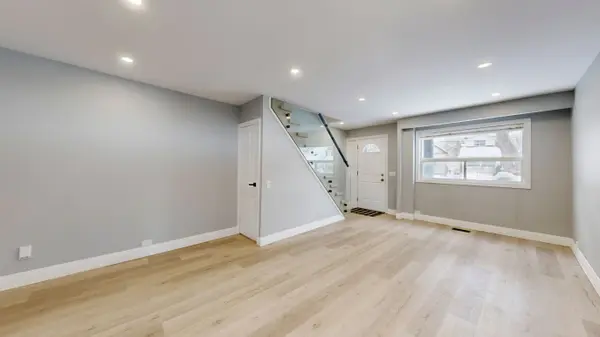 15 Eileen AVE, Toronto W03, ON M6N 1V5