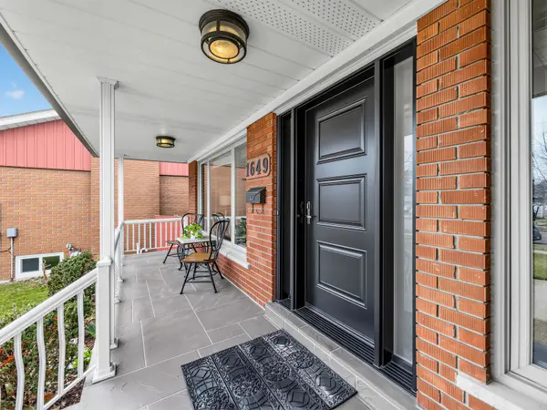 1649 Carletta DR, Mississauga, ON L4X 1E6