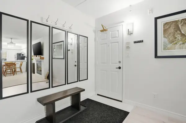 4003 Kilmer DR #207, Burlington, ON L7M 4M1