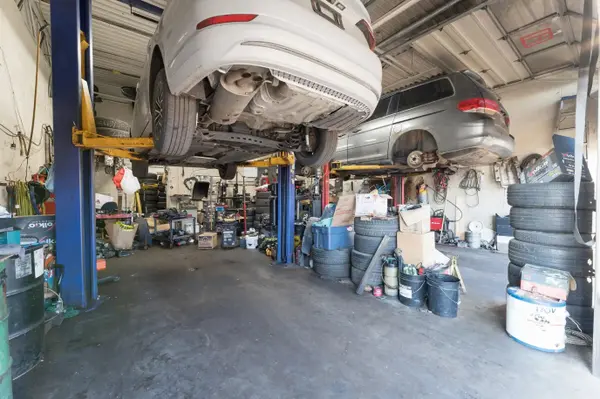 12 Lepage CT #2A, Toronto W05, ON M3J 1Z9