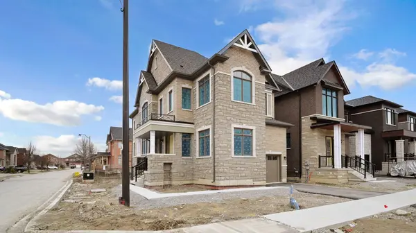 12 Aveena RD, Brampton, ON L6P 4R8