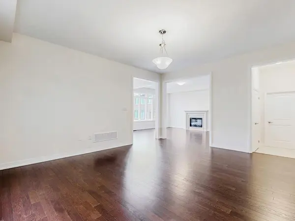 163 Thorndale RD, Brampton, ON L6P 4R8