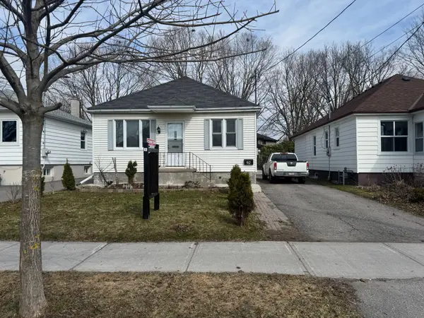 92 Ware ST, Peterborough, ON K9J 2B7