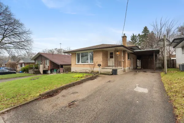 122 Sweetbriar DR, Kitchener, ON N2M 4S6