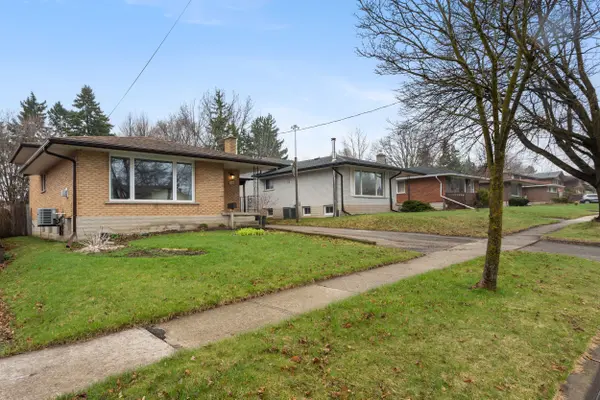 122 Sweetbriar DR, Kitchener, ON N2M 4S6