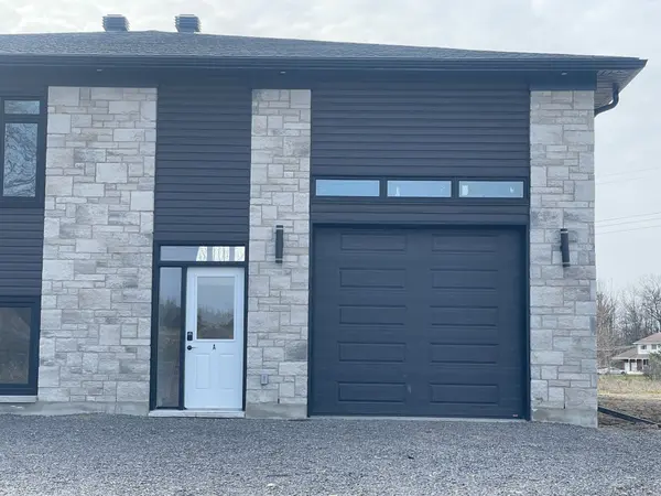 293 Flat Rapids RD #A, Mcnab/braeside, ON K7S 3G8