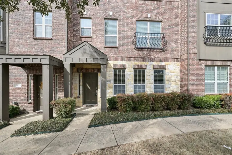 3934 Amberwood Drive, Addison, TX 75001