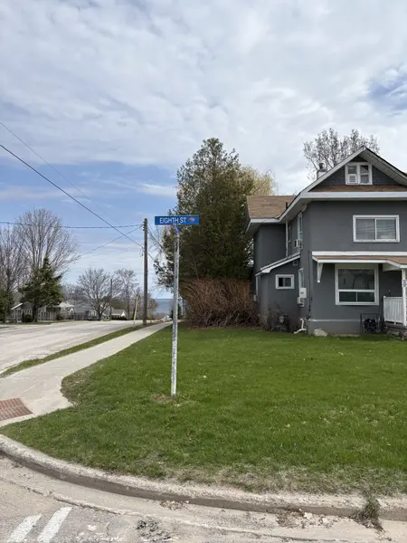 117 Eighth ST #2, Midland, ON L4R 4A5